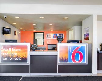 Motel 6-Springfield, Mo - North - Springfield - Front desk
