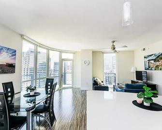 Uptown Charlotte 2br Furnished Apartments By RedAwning - Charlotte - Sala pranzo