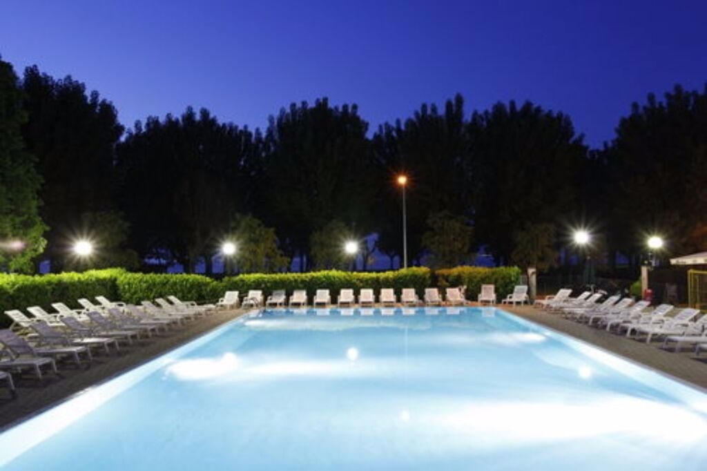 فيلاغيو توريستيكو لوغانا مارينا