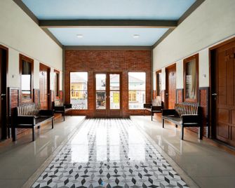 OYO 1048 Rahayu Bromo Hotel - Putus - Lobby