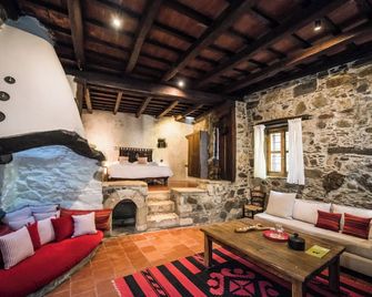 Milia Mountain Retreat - Kissamos - Sufragerie