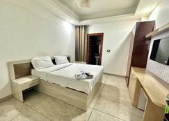 room with attach washroom near golf course road - Gurugram - Habitación