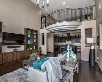 Private Custom Entertaining Home On The Hill W View Of Valley & River - Bonney Lake - Living room