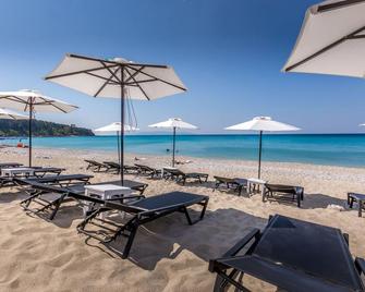 Barefoot Contessa - Lourdata - Pantai