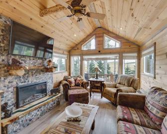Mountain Views: Cabin in Fort Garland Near Hiking - Fort Garland