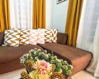 Bloomstone - 2BR Family Suite in Gensan - General Santos - Salon