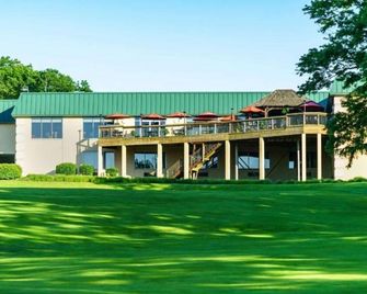 Ultimate Wellness Escape: Studio w Indoor Pool - Morgantown - Building