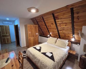 Rustic Lodge Plitvice - פליטביצ'קה יזרה - חדר שינה