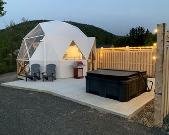 Incredible Dome Rental in Flatlands, New Brunswick with Hot Tub and Spectacular Views - Matapédia - Patio