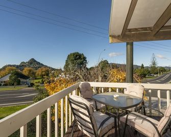 5 o'clock Somewhere - Tairua Holiday Home - Tairua - Balkong