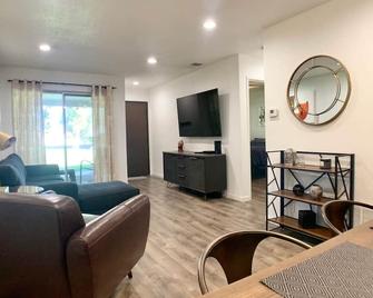 Perfect Palm Springs Pied-à-terre - Palm Springs - Ruang tamu