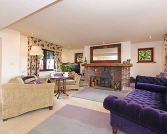 Stylish & comfortable cottage in a beautiful village with stunning views - Amberley - Living room