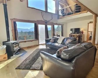 Elk Ridge - Packwood - Salon