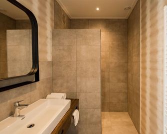 Hotel Ter Zand - Handwritten Collection - Burgh-Haamstede - Badkamer