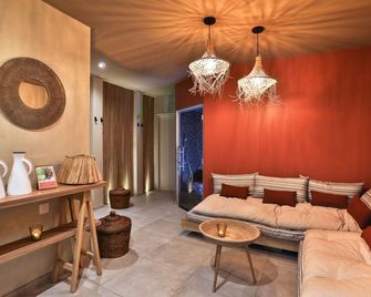 أوتل إيه سبا ليه روش نوار - ليه سابل-دولون - غرفة معيشة