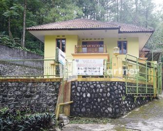 Villa Handayani Songgoriti Redpartner - 瑪琅