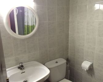 Sm Apartments - Lerida - Badkamer