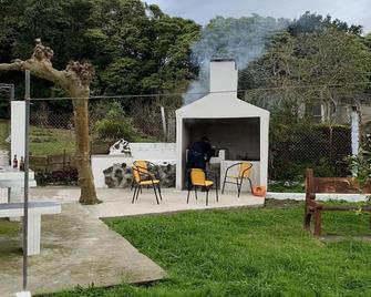 Charming 3-Bed House - Biscoitos - Patio