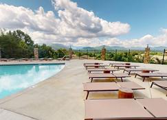 Viewpoint Condominiums - Pigeon Forge - Pool