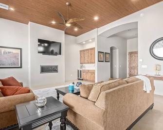 Dove Mountain oasis - Marana - Living room