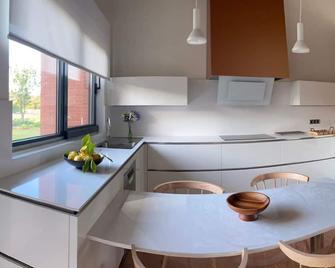 Villa Monasterio - Camargo - Kitchen