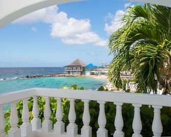 Avila Beach Hotel - Willemstad