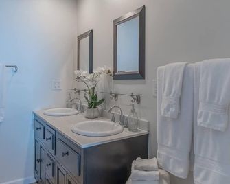 Loft On Landess - Marion - Bathroom