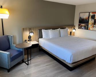 La Quinta Inn & Suites by Wyndham Greenville Woodruff Rd - Greenville - Schlafzimmer