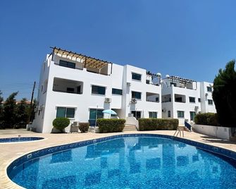 Stay Lemon Marie Apartment - Khloraka - Pool