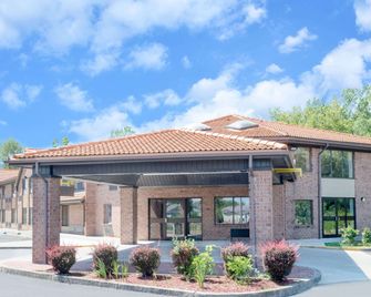 Days Inn by Wyndham Geneva/Finger Lakes - Geneva - Edificio