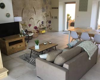 Cottage 8/10 people and adjoining room, 40 minutes from puy du fou - Beaupréau - Salon
