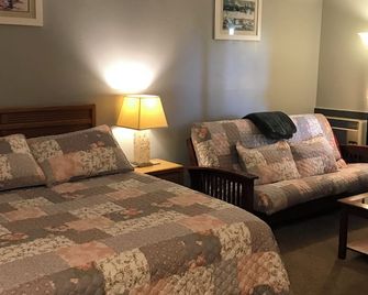 Summit Sunsets 561 - Ski, Golf And More ! - Bellaire - Bedroom