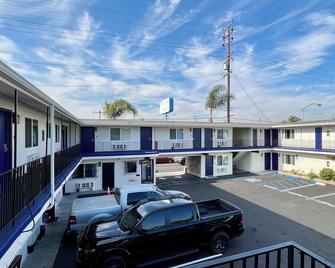 Del Aire Inn - Inglewood - Building