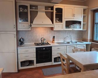Easy access to Rome by train or motorway to Montecassino. Pompei - Fiuggi - Cucina