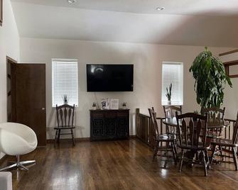 4 bedrooms 3 bath, Tranquil Home, Master suite & Jet tub, Mins from Hot Springs - Thermopolis - Essbereich