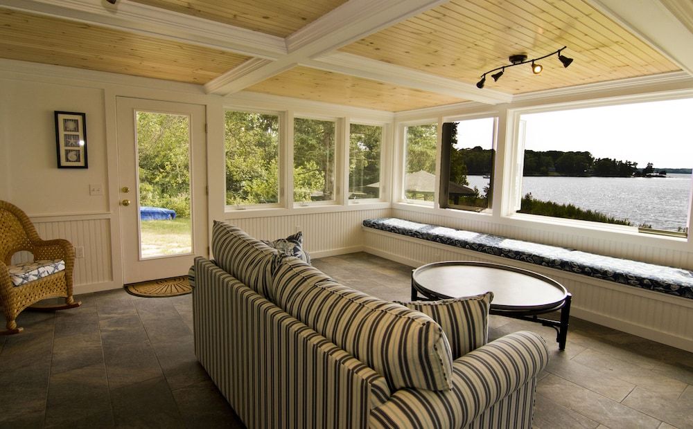 Beachfront Getaway: Acadia & Bar Harbor, A/C, Fire Pit, Gazebo-New for 2025. - Trenton - Obývací pokoj