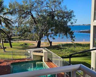 Shoreline Apartments - Unit 10 - Bargara - Bazén