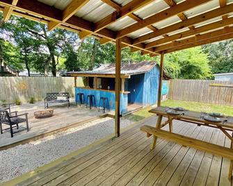 The stylish Gentry, just minutes from downtown Aiken and Bruce's Field.\n - Aiken - Patio