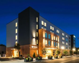 La Quinta Inn & Suites by Wyndham Chattanooga Downtown/South - Chattanooga - Building