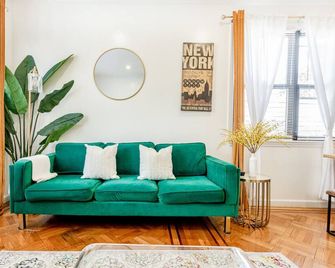 2nd Floor Unit · NY Large Private 3BD WshDyr/Parking/5min train - Brooklyn - Sala de estar