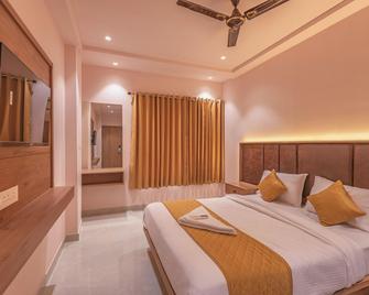 Hotel Beverly Palace Kozhikode - Hotel and Restaurant - Kozhikode - Schlafzimmer