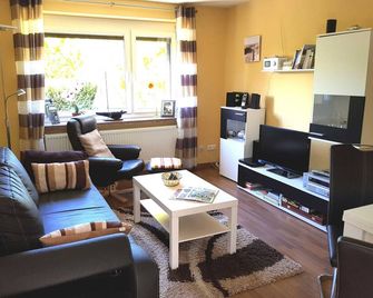 Fewo am kleinen See 1 - Fewo 1 am kleinen See - Bergen auf Rügen - Wohnzimmer