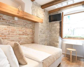 Live Laugh Love Dubrovnik Luxury Rooms - Dubrovnik - Bedroom