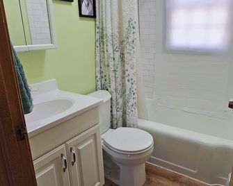 Family-Friendly Home with Patio and Privacy Fence - Austin