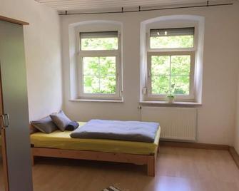 Apartment on 100 square meters in Amberg for up to 12 people with a garden - Amberg - Schlafzimmer