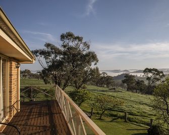 Experience country living in the comfort of spacious home 15mins from Oberon - Oberon - Balcón