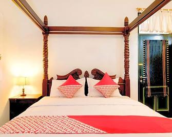 RedDoorz @ Griya Cemara Homestay Yogyakarta - Depok - Habitación