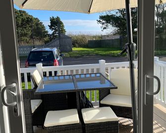 Surfside Bliss - Cayton Bay Park caravan - Scarborough - Balcony