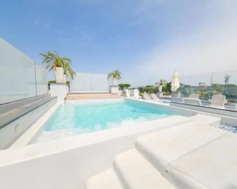 Ischia Mavilan Luxury Apartments - Ischia - Piscina