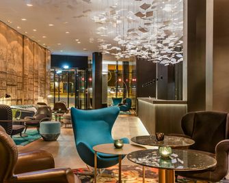 Motel One Frankfurt-Römer - Fráncfort - Lounge